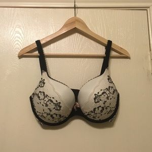 Body by Victoria’s Secret bra